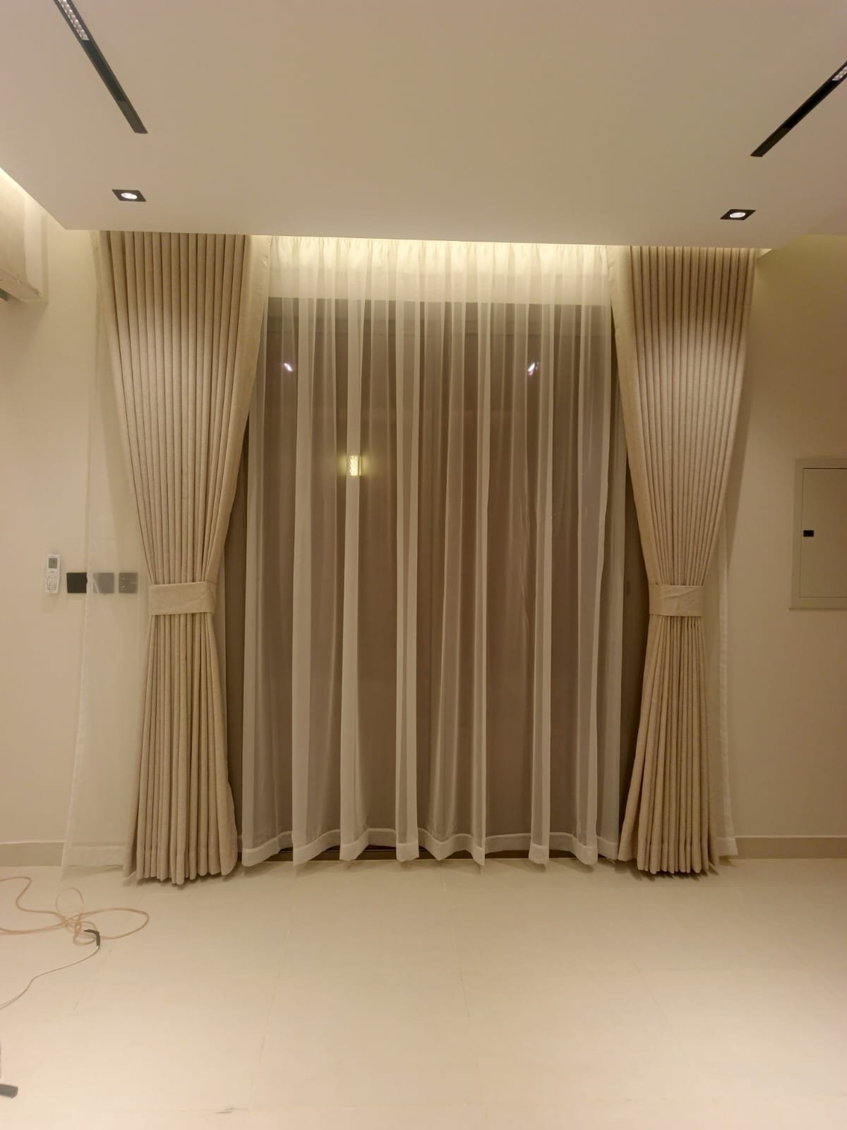 Off-White Tailored Drapes & Center Sheer